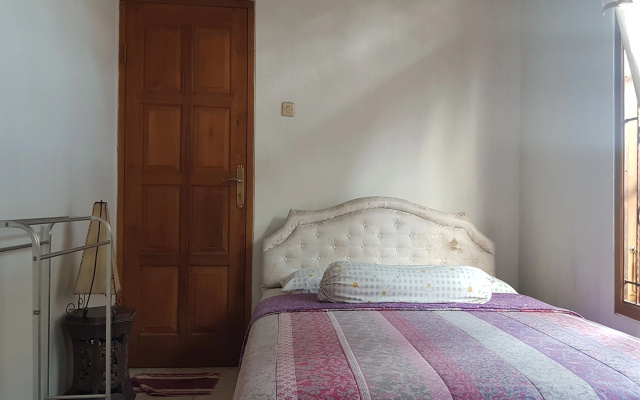 OYO 90017 Villa Mawar Asri