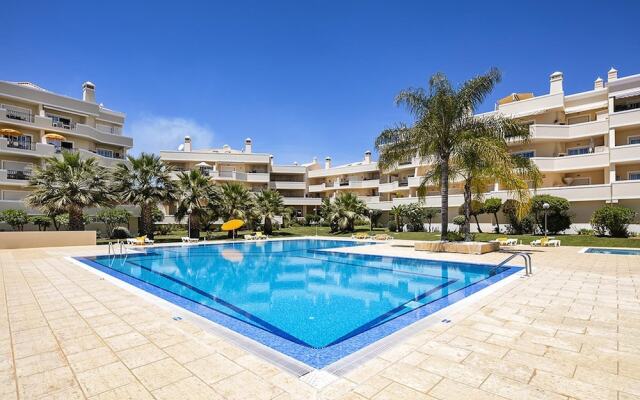 Beautiful 2-bed Apartment in Albufeira