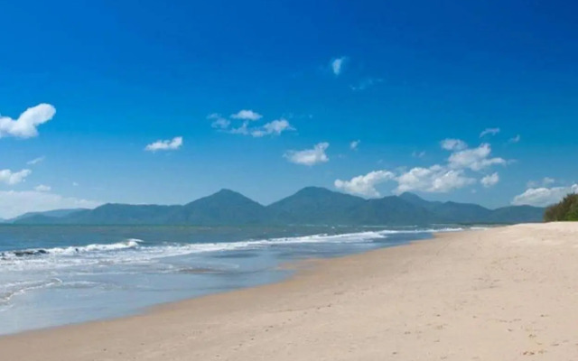 Cairns Beach Holiday Apartment