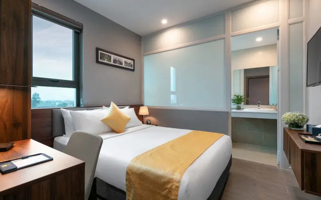 Golden Season Hotel