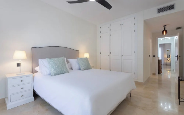 3 Bedroom, 3 Bathroom Beachside Apartment