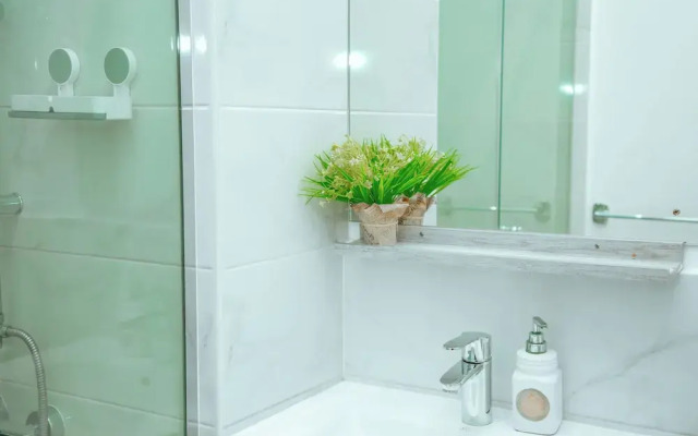 Luxury Apartment at Embassy