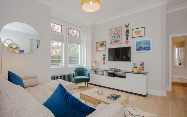 Modern 3 Bedroom Flat in West Hampstead