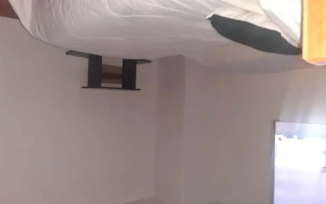Room in Guest Room - Close to the Family Embassy 1