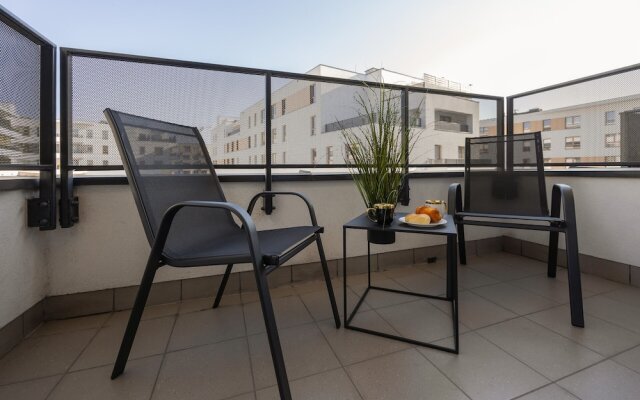 Komputerowa Studio Warsaw by Renters