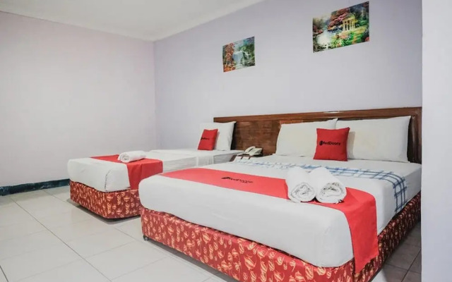 RedDoorz near Nagoya Hill Mall Batam 5