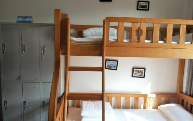 Deqing Qianxi Nianba Youth Hostel