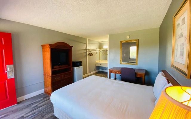 Travelers Place Inn & Suites