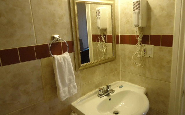 Bayside Inn & Waterfront Suites