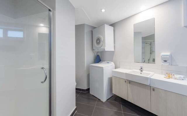 Отель Oaks Auckland