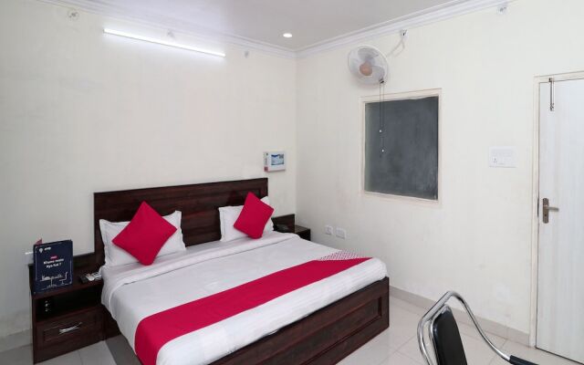 OYO 16551 Royal Aayoyjanam Hotel
