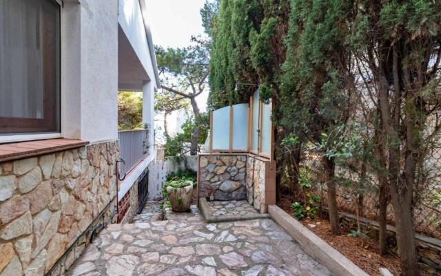 CARBONERAS 53 Apartamento con terraza jardín y vistas al mar