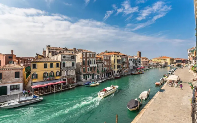 Palazzina Canal - Experience and Enjoy 5 Elegant Bedrooms