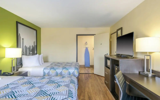 Super 8 Motel - Forsyth