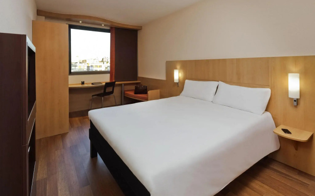 Отель ibis Barcelona Pza Glories 22