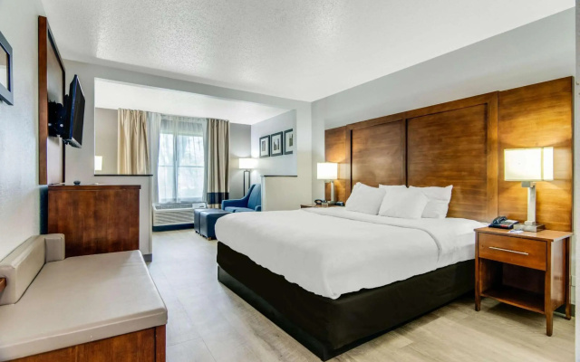 Comfort Suites near I-80 and I-94