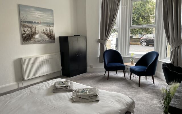 Impeccable 2-bed Apartment in Eastbourne