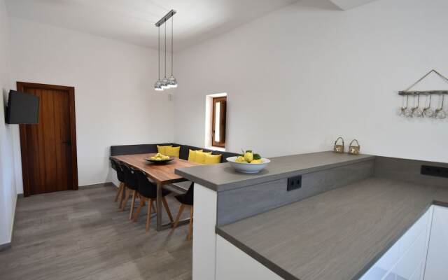 Spacious Holiday Home in San Rafael With Swimming Pool