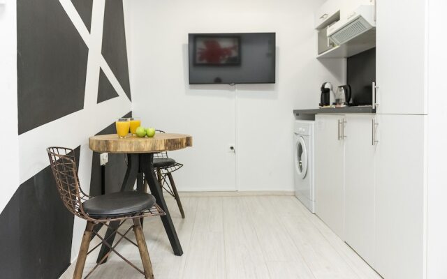 Acropolis Cozy Studio by Livin Urbban