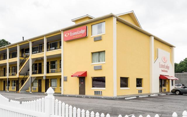 Econo Lodge Inn & Suites