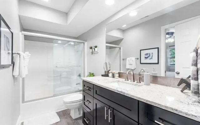 Great Escape II - Resort Style 2 BDR Condo on Golf Course w/ Pool!