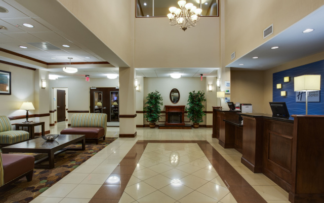 Holiday Inn Express and Suites Moultrie by IHG