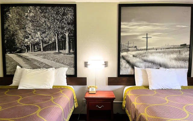 Super 8 by Wyndham Vincennes