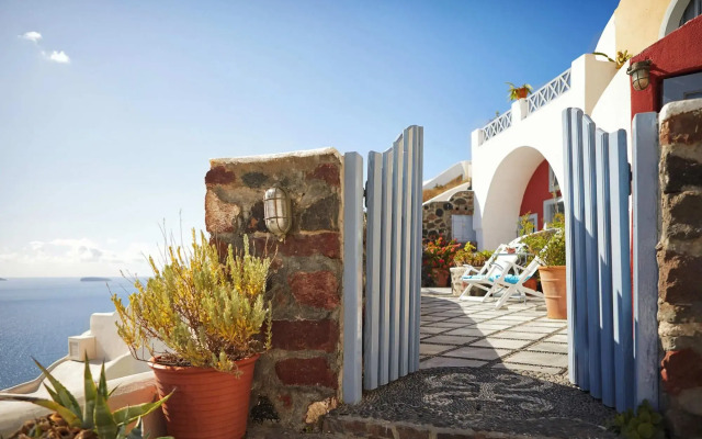 Lava Oia's