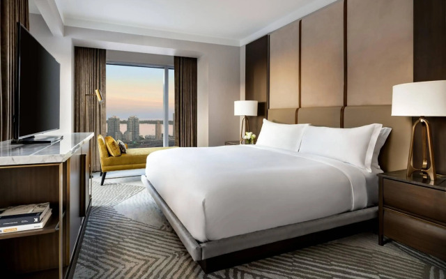 The Ritz-Carlton, Toronto