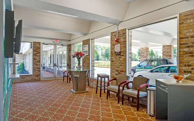 OYO Hotel Mona Lake Muskegon