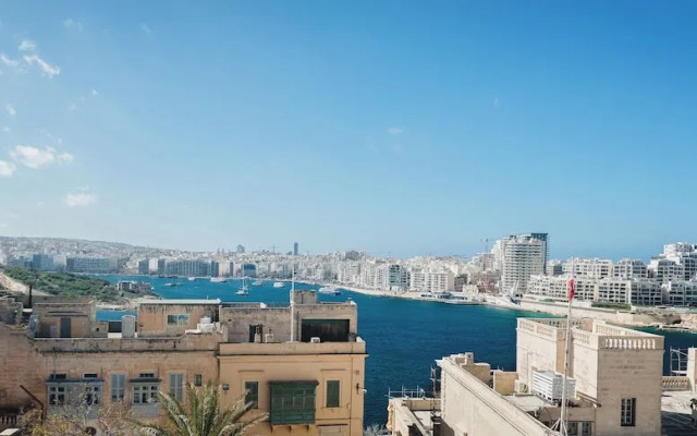 Sea View Penthouse - Spacious Terraces