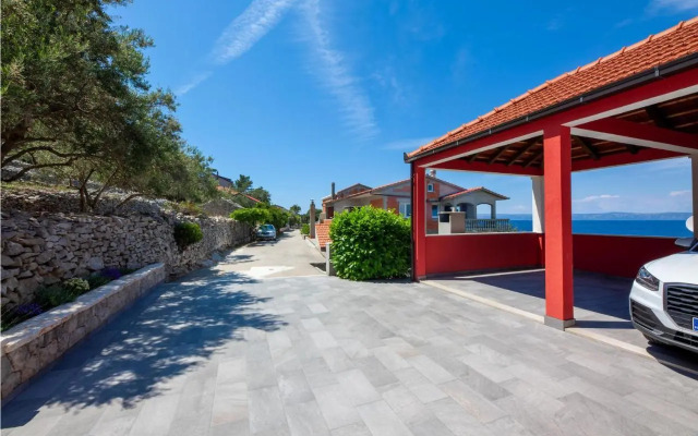Two-Bedroom Apartment in Prigradica