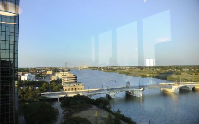 Grand Plaza Hotel & Convention Center