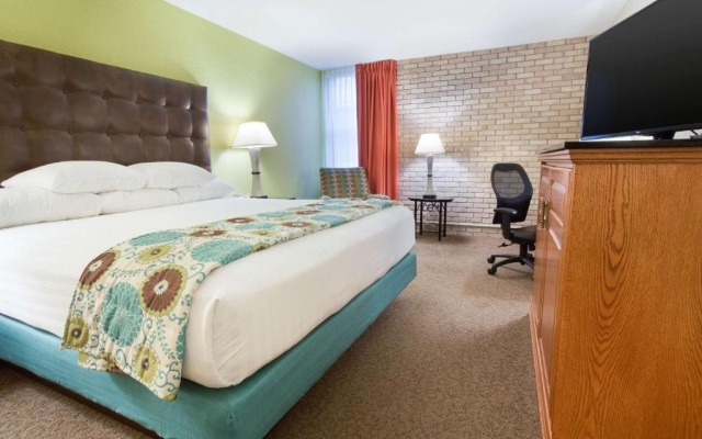 McAllen Plaza Hotel & Suites