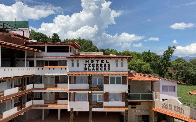 Hotel Tierras Blancas