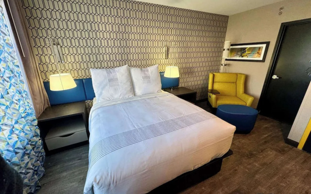 GLō Best Western Bronx NYC