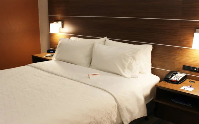 Holiday Inn Exp Winfield - Teays Valley