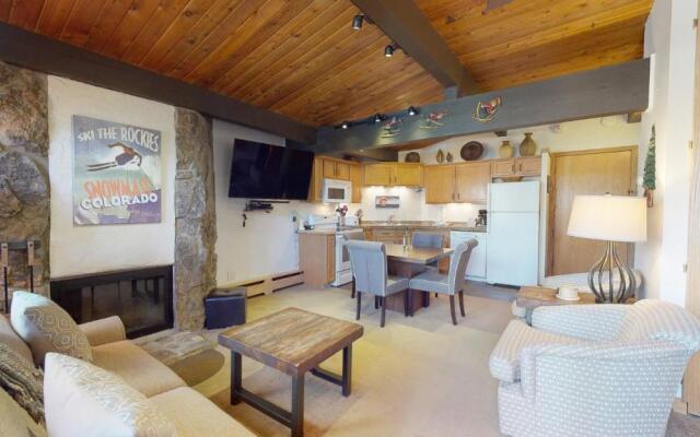 Laurelwood Condominiums Studio Premier Unit 211