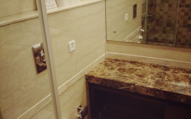 Stately Suites NH 8