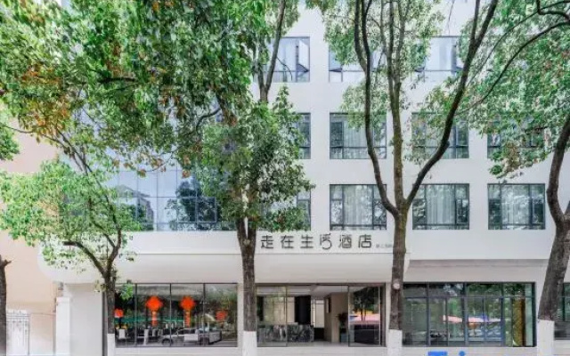 Walking In Life Hotel