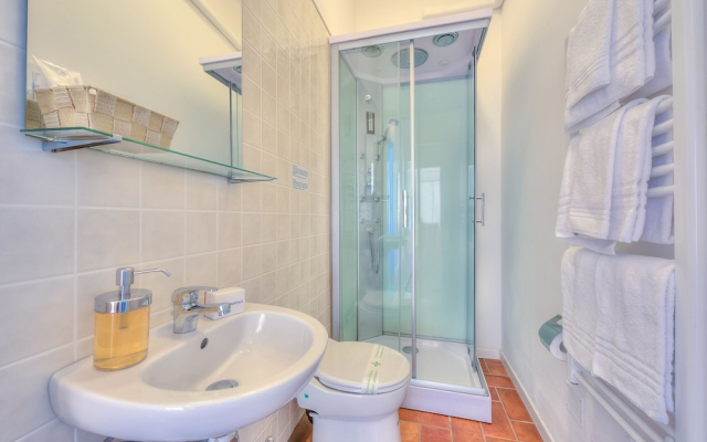 La Dolce Vita Pied Dans L' Eau