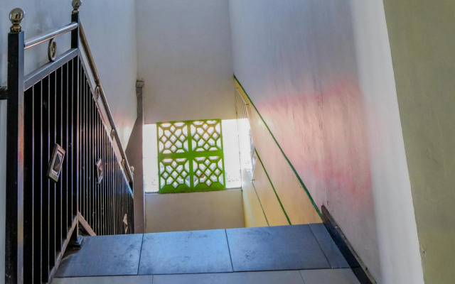 Super OYO 1759 Family Residence