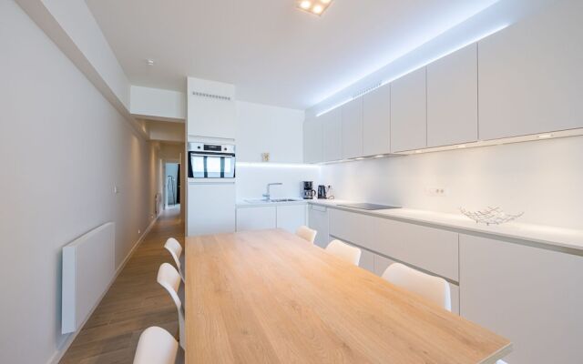 Apartment Overlooking the sea