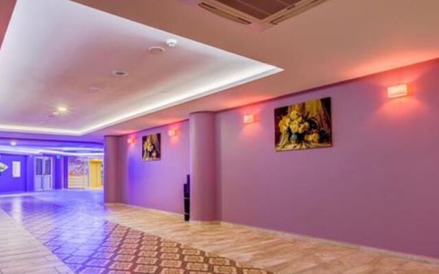 Kaynesia Hotel