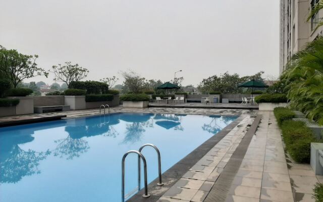 Roomy Studio Room Bintaro Park View Apartment