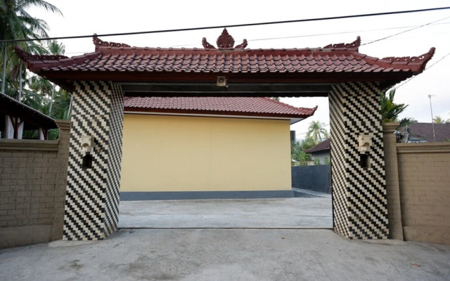 Reddoorz Plus Near Pantai Melase Lombok
