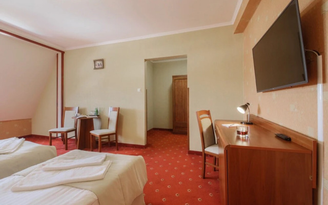 Dwór Bogucin Hotel & Restauracja