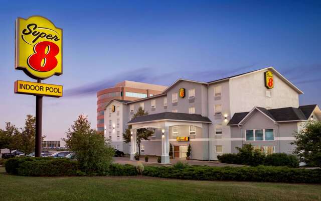 Super 8 by Wyndham Ajax/Toronto On