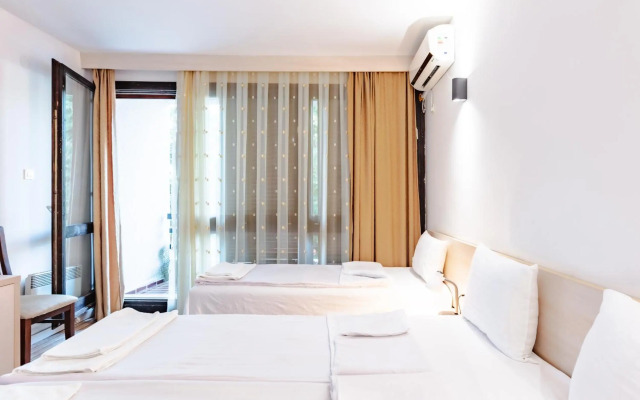 Hotel Pela