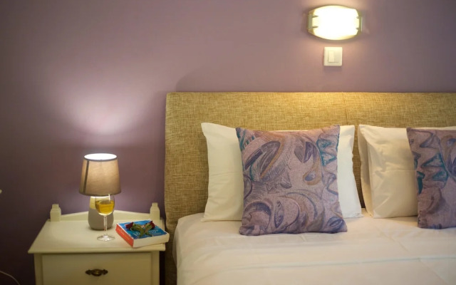 Panoramic Sunset Studios & Apartments